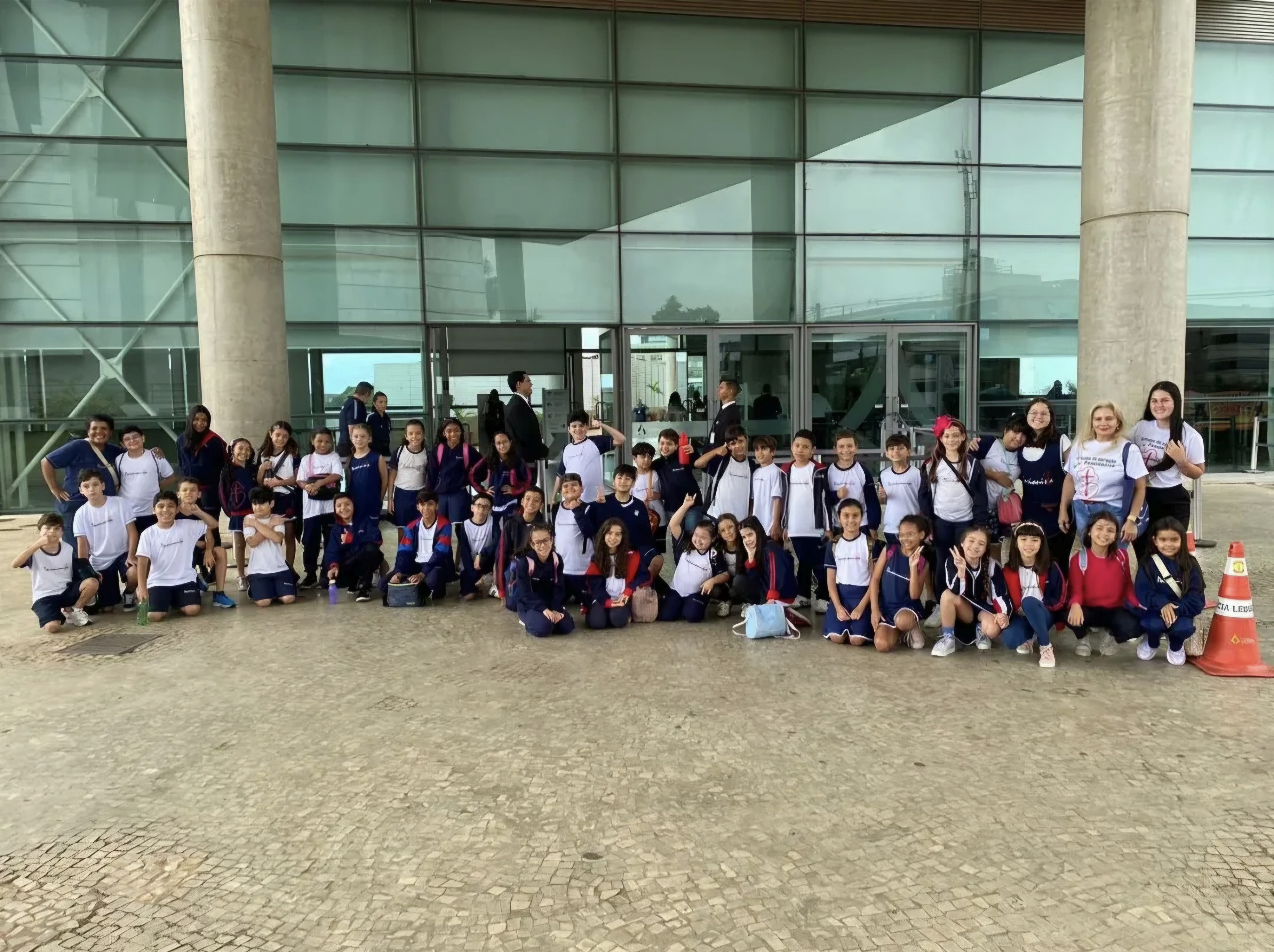 Nossos alunos participaram de uma visita � C�mara Legislativa M�e da Santa Esperan�a